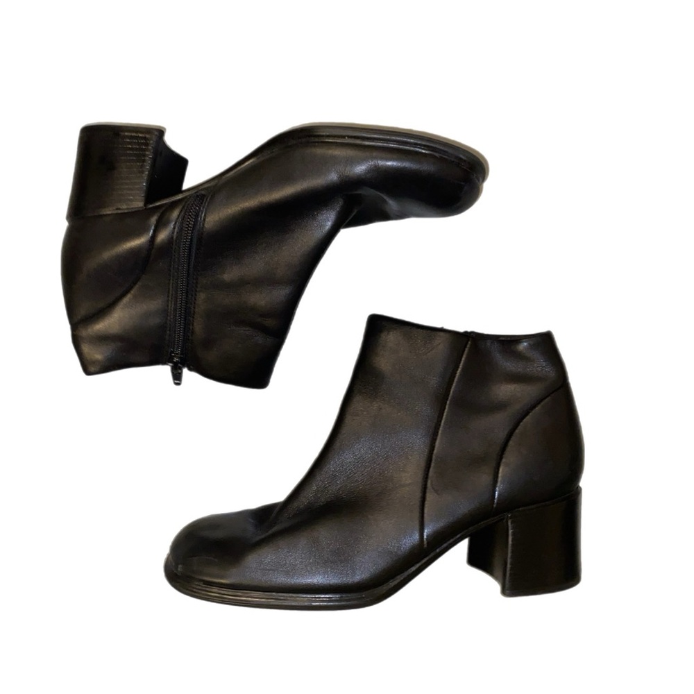 White Mountain size 7 zip-up heeled square toe black leather ankle boot